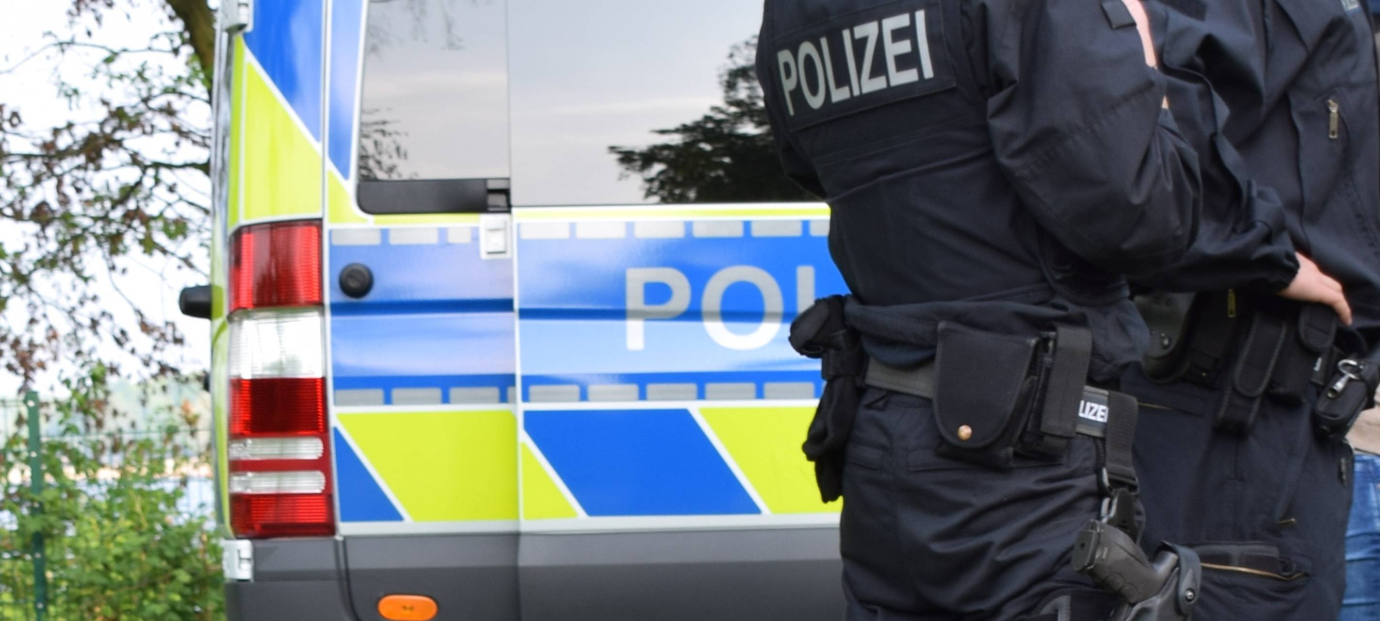Mann bedroht in Eisern Polizisten mit Messer