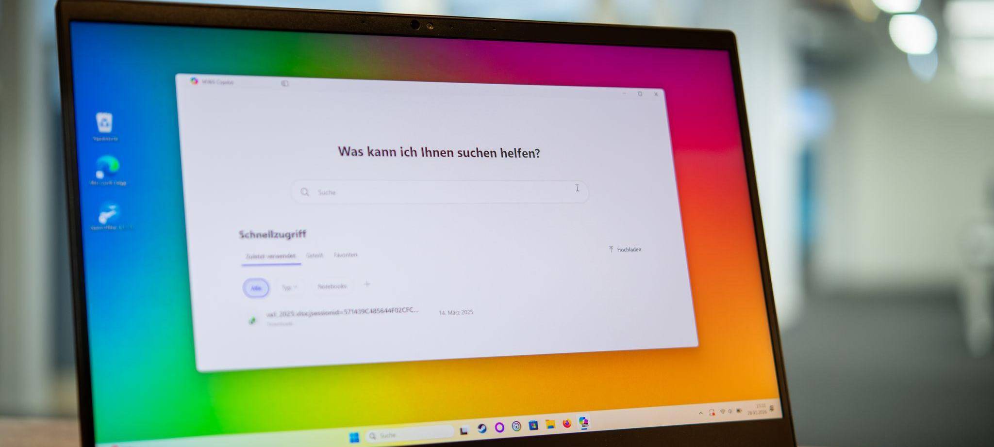 Ein Laptop mit Windows 11 und Microsoft Copilot