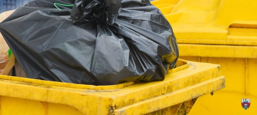 Schneefall: Mülltonnen bleiben erneut stehen