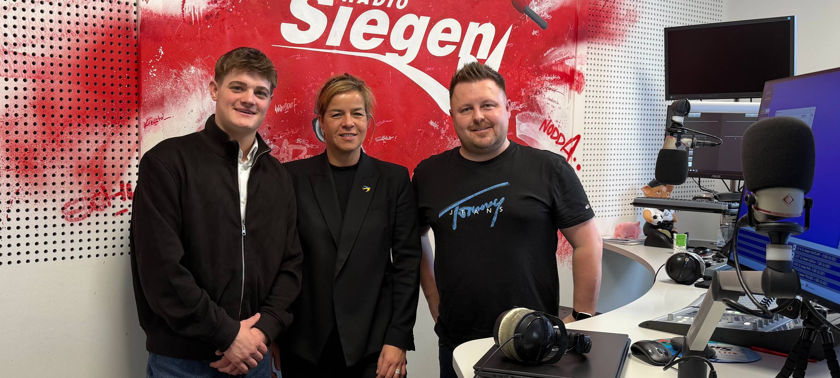 Wirtschaftsministerin Mona Neubaur bei Radio Siegen