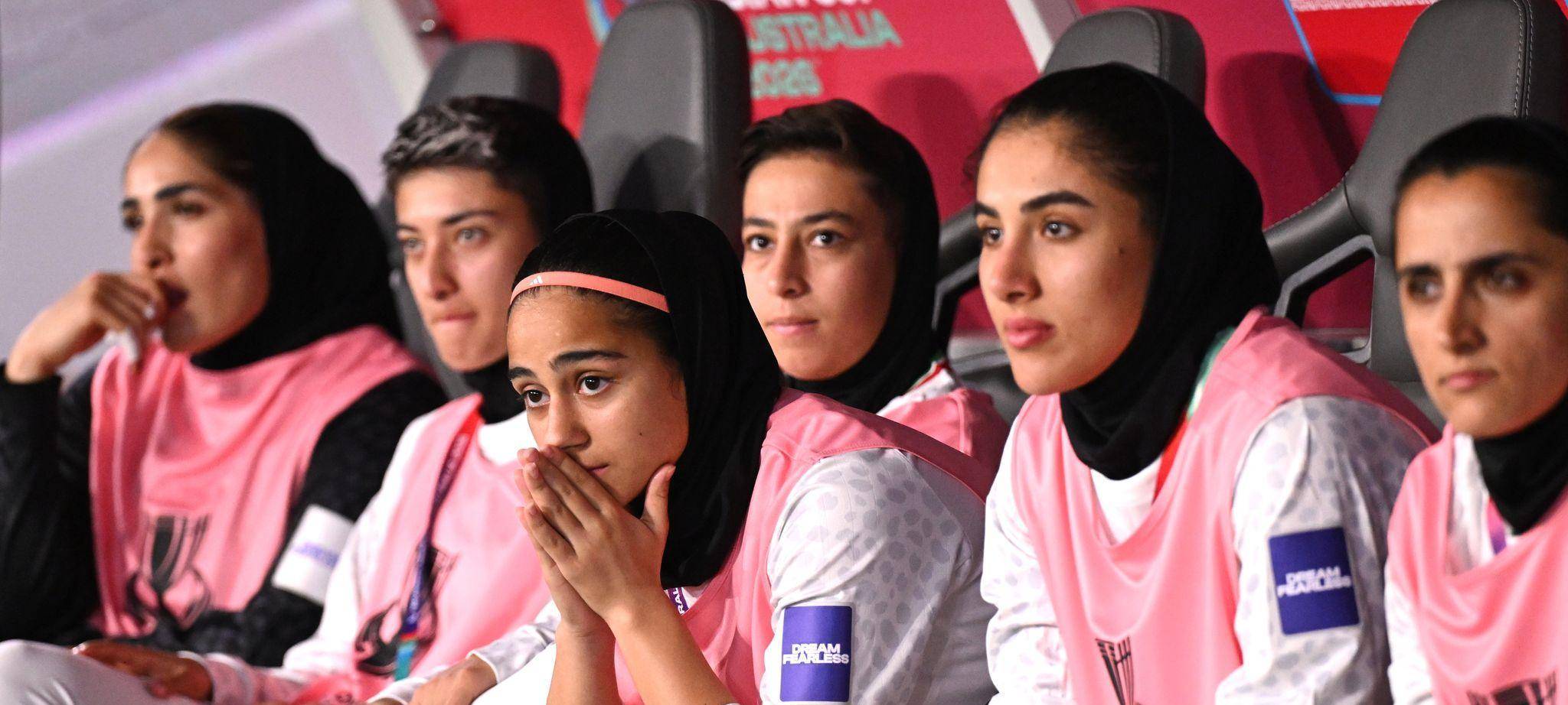 Iran-Krieg - Irans Fußballerinnen schweigen bei Nationalhymne