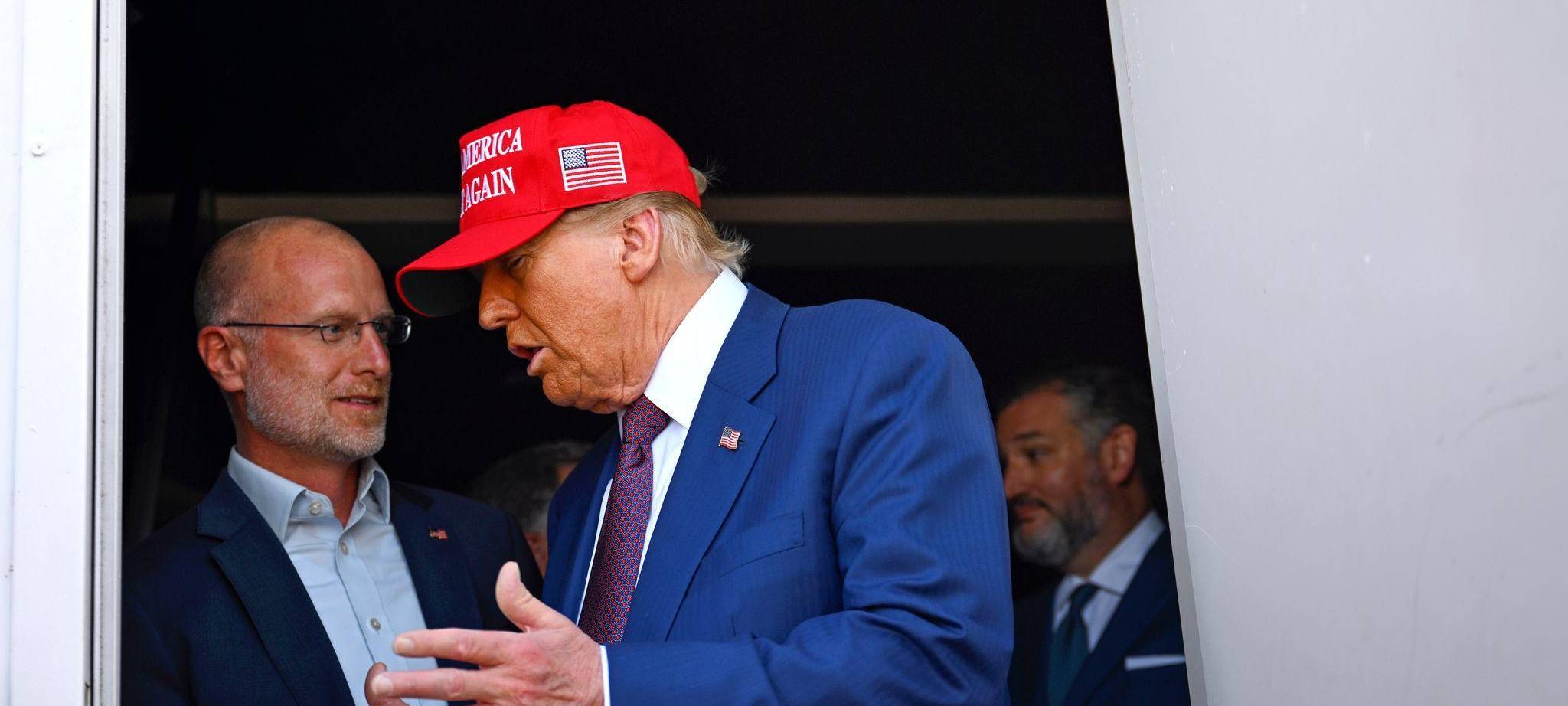 FCC-Chef Brendan Carr und US-Präsident Donald Trump