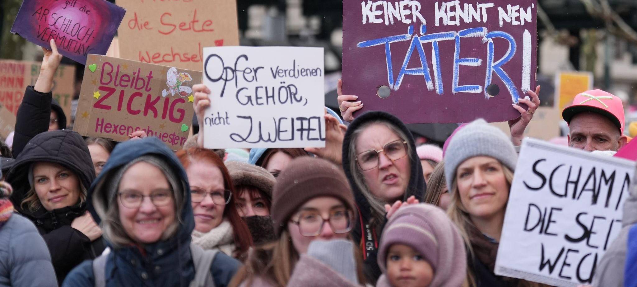 Demonstration gegen sexualisierte Gewalt gegen Frauen