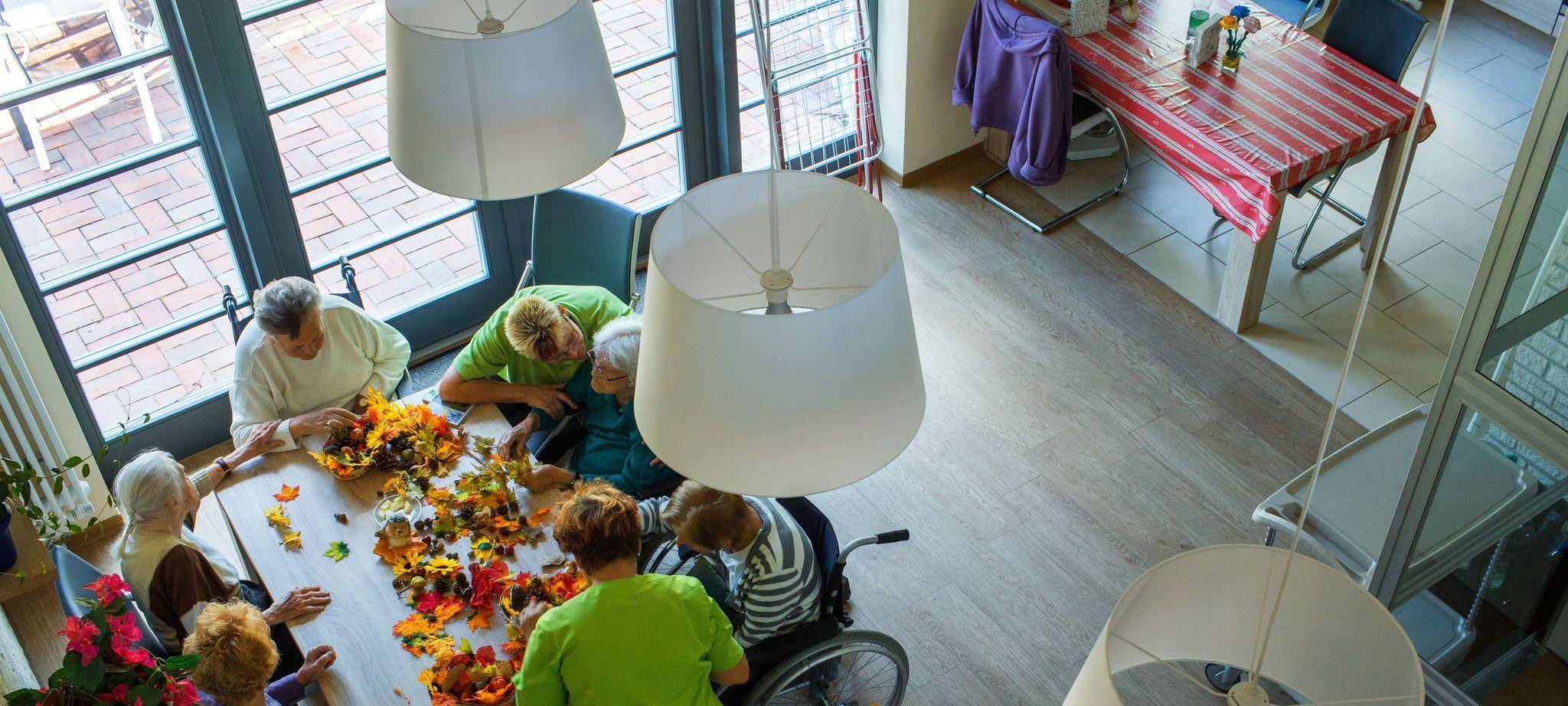 Bewohner einer Wohngemeinschaft für Demenzkranke