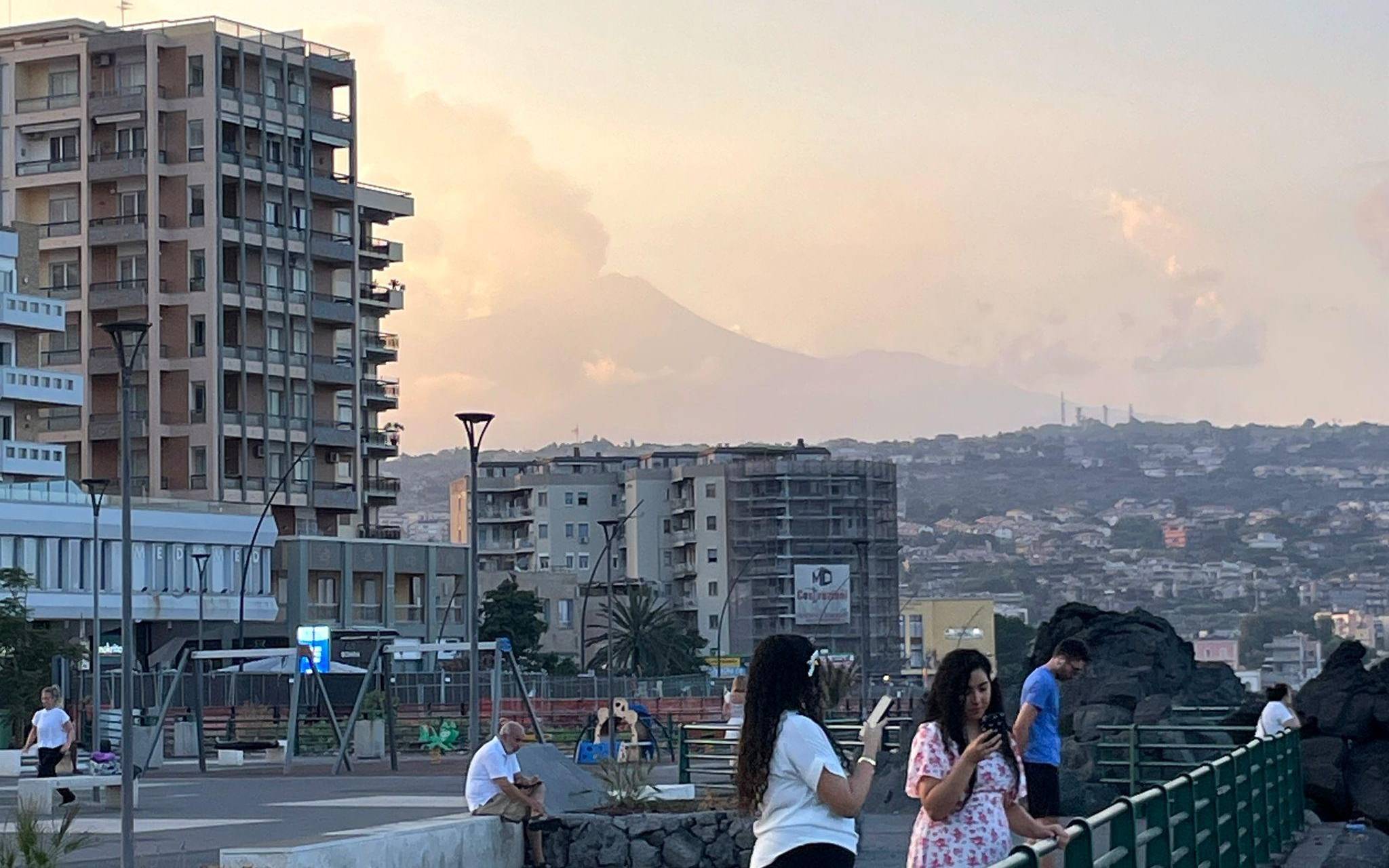 Blick auf den Ätna, vom Viertel Ognina in Catania