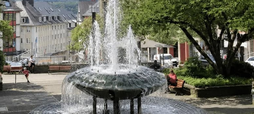 Kleine Spenden helfen großem Brunnen in Siegen